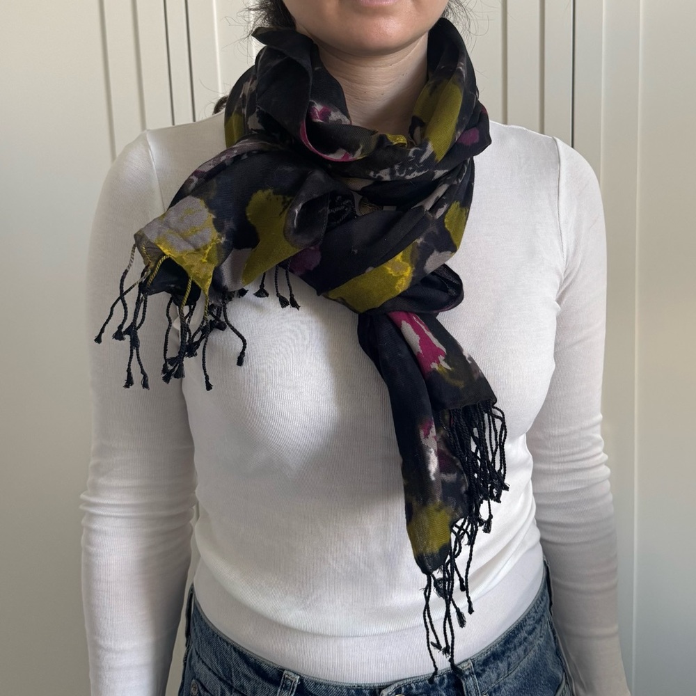Elegant Black and Yellow Women's Scarf with Fringe